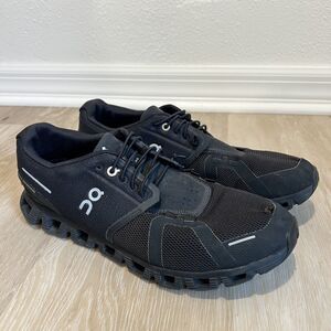 On Cloud 6 Woman's Black Shoes-Size 11